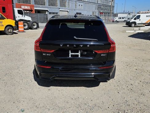 Certified 2022 Volvo XC60 B6 R-Design w/ Climate Package image 4