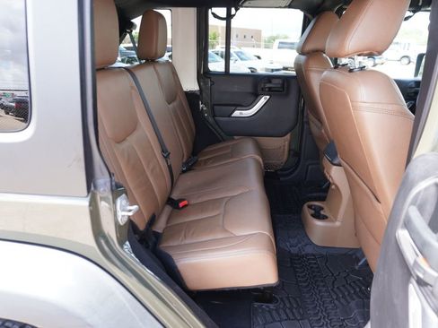 Used 2016 Jeep Wrangler Unlimited Rubicon w/ Connectivity Group AWD/4WD image 19