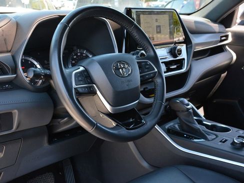 Used 2023 Toyota Highlander XSE AWD/4WD image 9