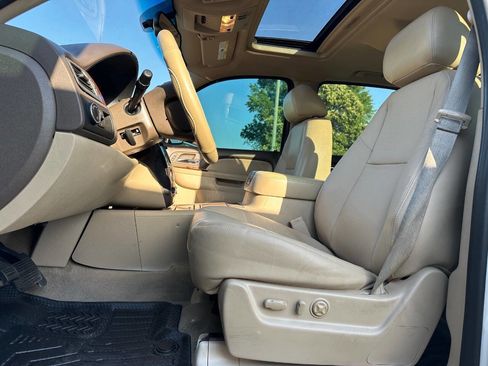 Used 2013 Chevrolet Avalanche LTZ RWD image 2