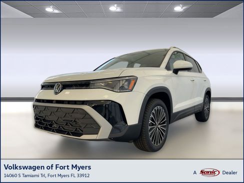 New 2026 Volkswagen Taos SE image 1
