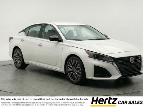 Used 2025 Nissan Altima 2.5 SV image 1