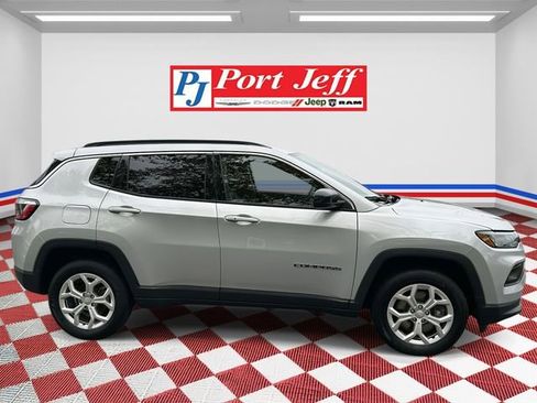 Certified 2024 Jeep Compass Latitude image 3