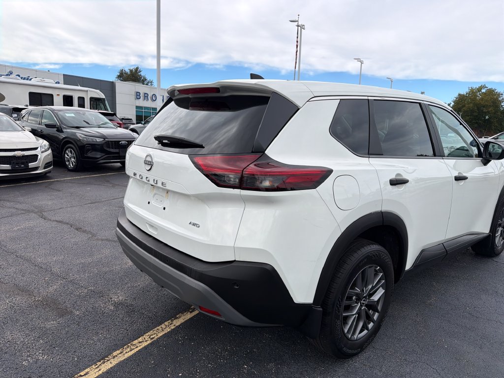 Used 2023 Nissan Rogue S AWD/4WD image 19