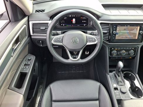 Used 2022 Volkswagen Atlas SEL R-Line image 14