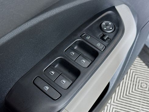 Used 2022 Hyundai Venue SEL image 17