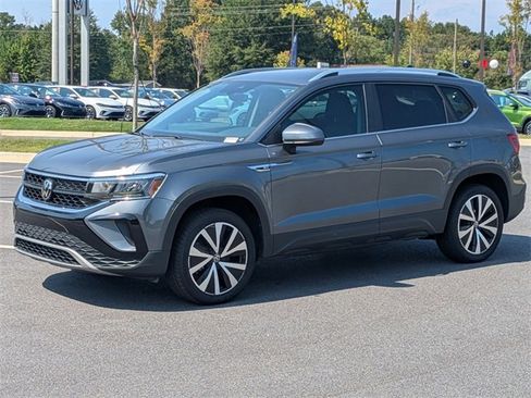 Used 2024 Volkswagen Taos SE image 8