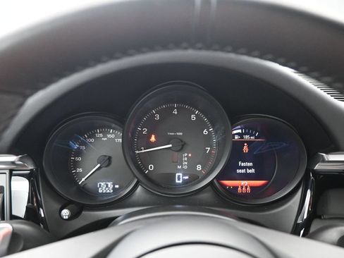 Certified 2024 Porsche Macan AWD/4WD image 17