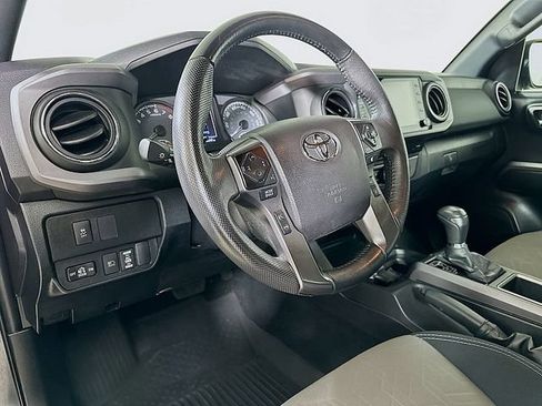 Used 2021 Toyota Tacoma TRD Off-Road AWD/4WD image 9
