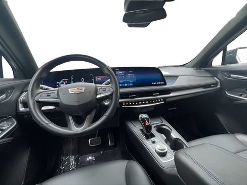 Used 2025 Cadillac XT4 Sport FWD image 34
