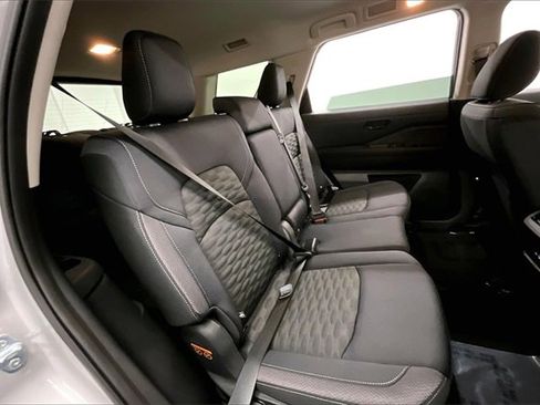 New 2025 Nissan Pathfinder SV w/ Black Appearance Package image 31