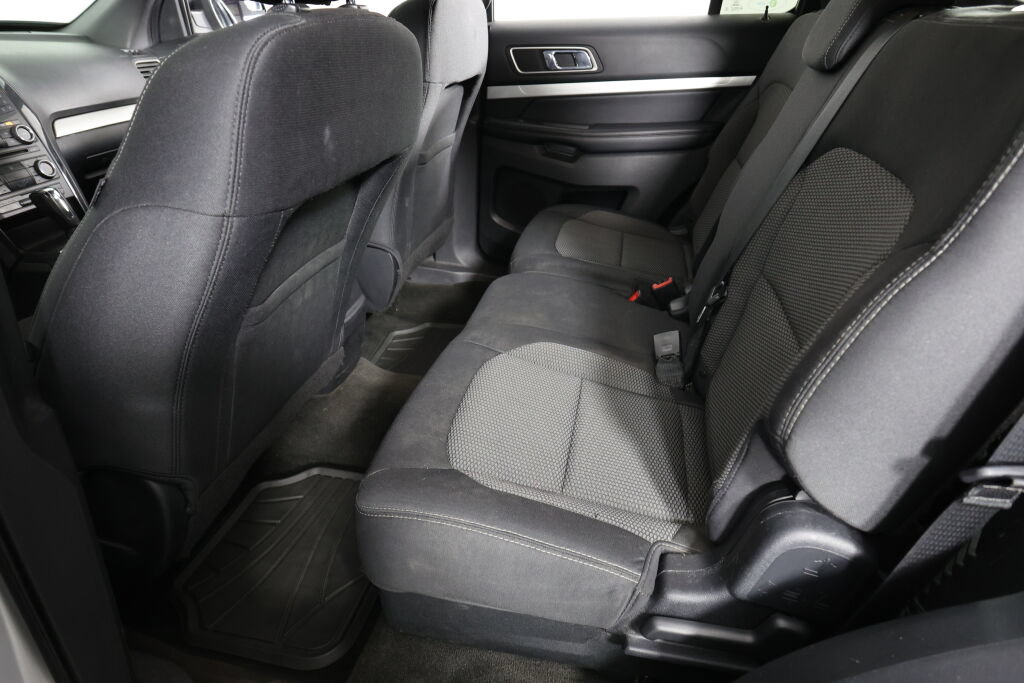 Used 2017 Ford Explorer XLT AWD/4WD image 17