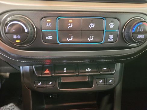Used 2022 GMC Canyon Elevation w/ Elevation Premium Package image 18