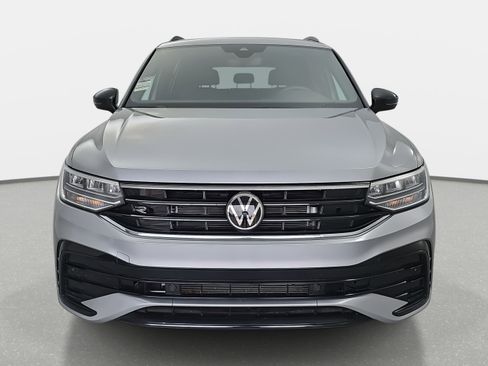 Certified 2023 Volkswagen Tiguan SE R-Line image 8