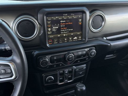 Used 2023 Jeep Gladiator Overland image 20
