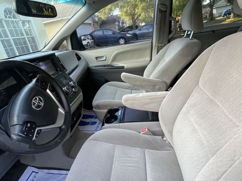 Used 2015 Toyota Sienna LE image 10