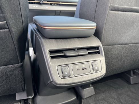 Used 2024 Nissan Ariya AWD image 16