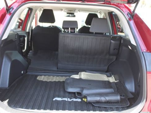 Used 2022 Toyota RAV4 XLE FWD image 34