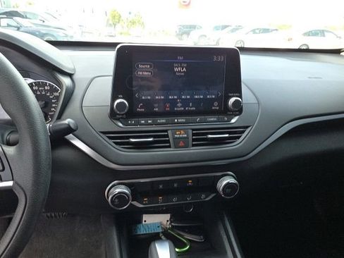 Used 2022 Nissan Altima 2.5 SV AWD/4WD image 16