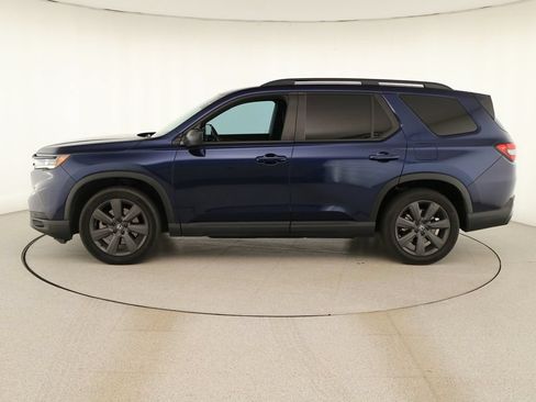 Used 2023 Honda Pilot Sport image 2