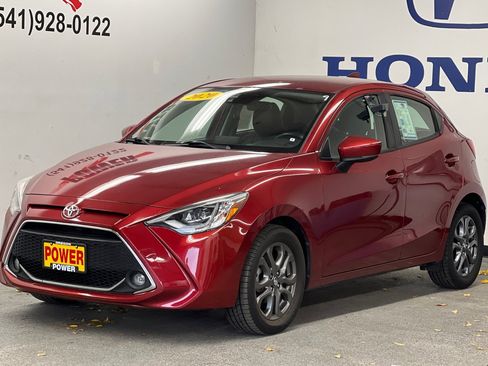 Used 2020 Toyota Yaris XLE image 7