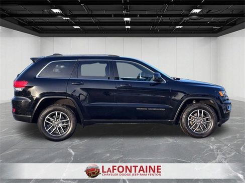 Used 2019 Jeep Grand Cherokee Laredo w/ 18" Wheel & 8.4" Radio Group image 6