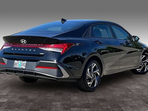 Used 2025 Hyundai Elantra SEL FWD image 14