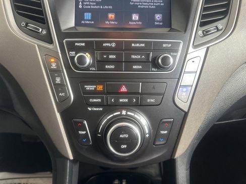 Used 2017 Hyundai Santa Fe SE image 20