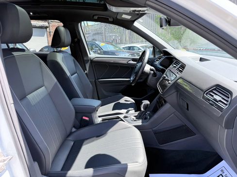 Used 2022 Volkswagen Tiguan SE R-Line AWD/4WD image 25