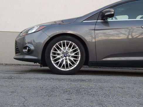 Used 2014 Ford Focus Titanium image 12