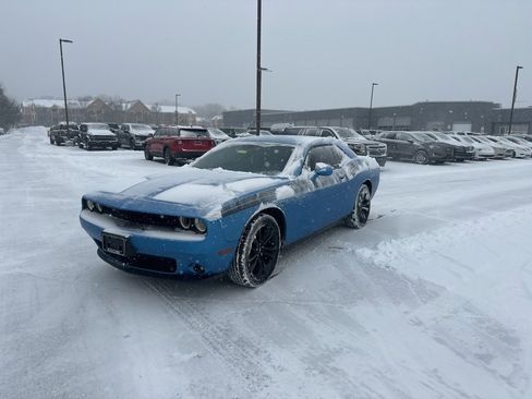 Used 2018 Dodge Challenger SXT w/ Blacktop Package image 1