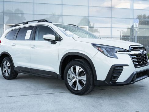 Used 2024 Subaru Ascent Premium w/ Convenience Package image 3