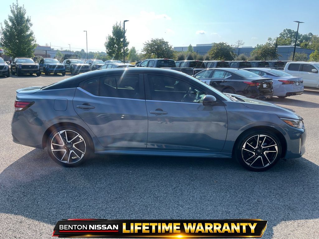 Used 2025 Nissan Sentra SR FWD image 10