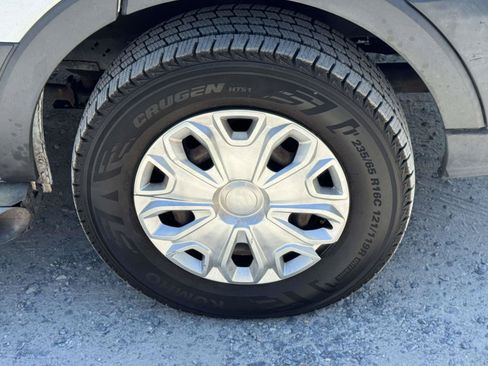 Used 2015 Ford Transit 250 130 Low Roof w/ Exterior Upgrade Package RWD image 9