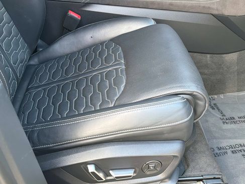 Used 2024 Audi RS Q8 4.0T image 23