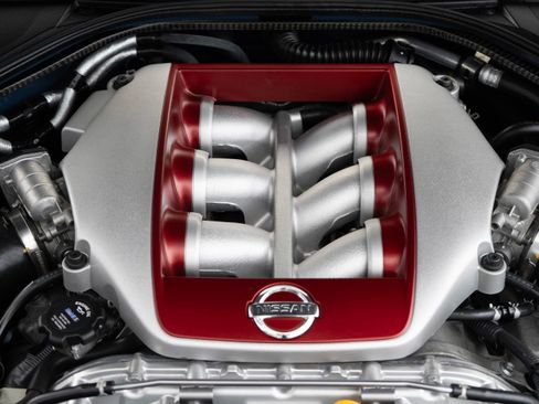 Used 2014 Nissan GT-R Premium image 37
