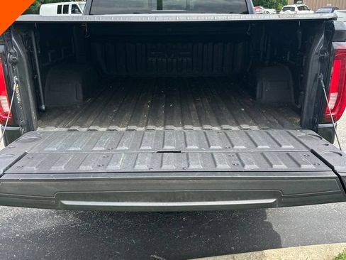 Used 2023 GMC Sierra 1500 SLT w/ SLT Premium Plus Package AWD/4WD image 6