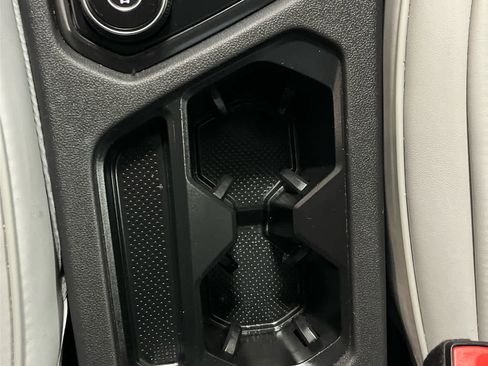 Used 2020 Volkswagen Tiguan S image 36