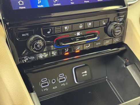 Used 2025 Jeep Grand Cherokee Limited 4xe w/ Luxury Tech Group II image 41