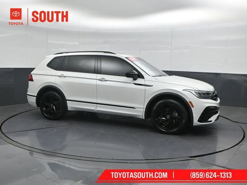 Used 2023 Volkswagen Tiguan SE R-Line FWD image 1