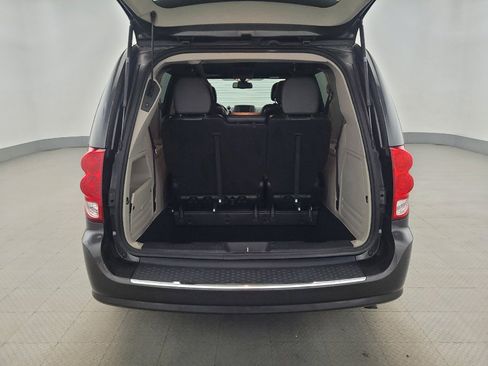 Used 2019 Dodge Grand Caravan SXT image 29