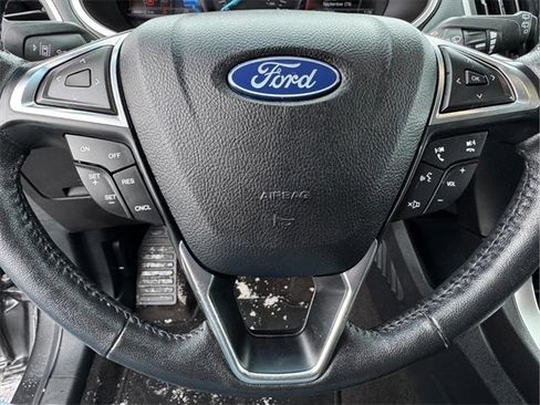 Used 2020 Ford Edge SEL image 28