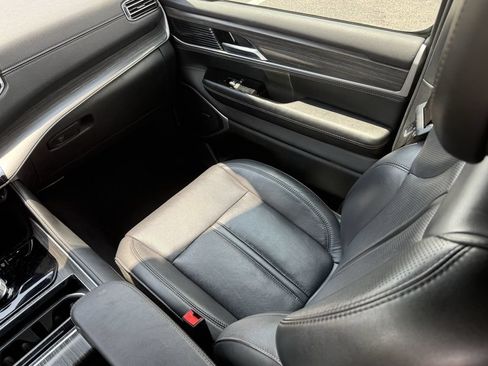 Used 2024 Jeep Wagoneer Series II w/ Flexible Seating Group AWD/4WD image 27