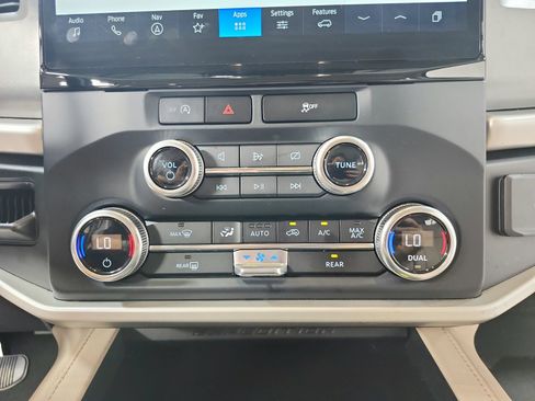 Used 2024 Ford Expedition XLT RWD image 29