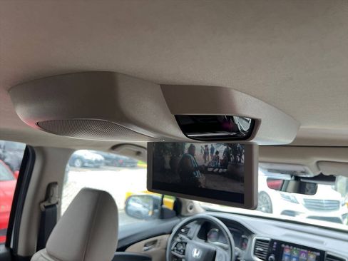 Used 2022 Honda Pilot Touring image 16