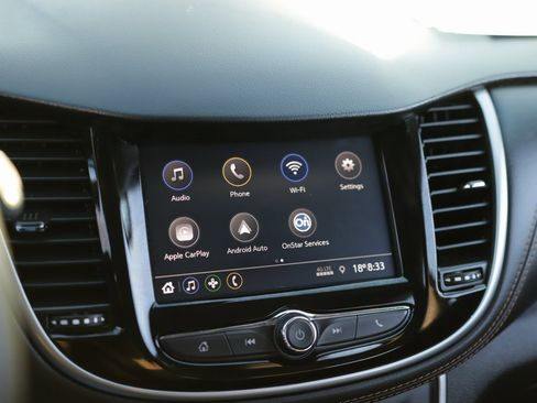 Used 2022 Chevrolet Trax LT w/ Midnight Edition image 13