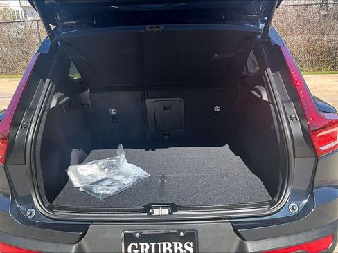 New 2026 Volvo XC40 B5 Plus image 45