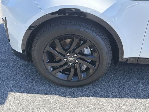Used 2020 Land Rover Discovery Landmark AWD/4WD image 13