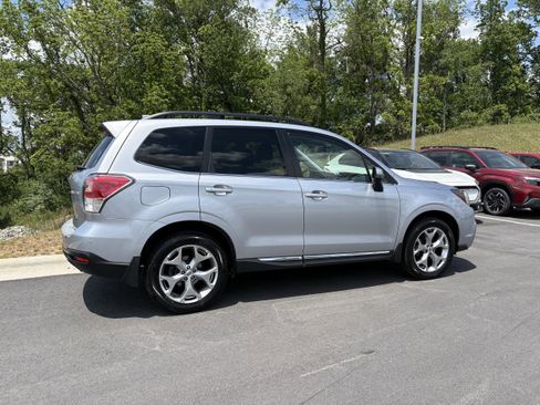 Used 2018 Subaru Forester 2.5i Touring AWD/4WD image 8