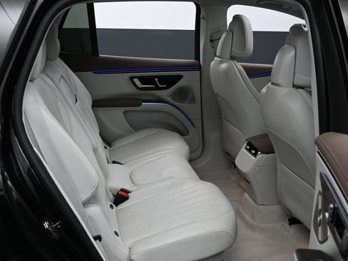 Used 2023 Mercedes-Benz EQS 580 4MATIC SUV image 34